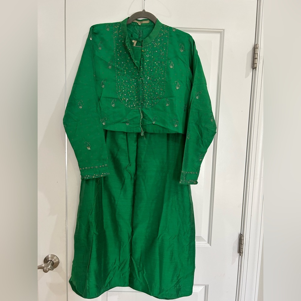 Green Embroidered Two-Piece Outfit